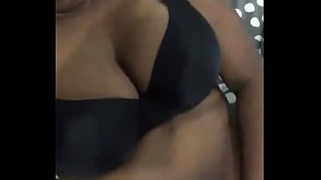 Tamil housewife’s naughty nude selfie