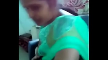 Tamil beauty’s luscious curves