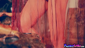 All-natural Chinese teen Wu Muxi bares her hairy Asian pussy in a steamy reveal