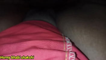 Delivery boy pounds a hot Tamil aunty