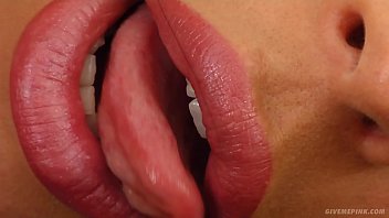 Sonya’s Solo Session: A Perfect Gonzo Pussy Play