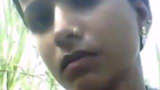 Khet mein bhojpuri bhabhi ka jism bhadka raha hai