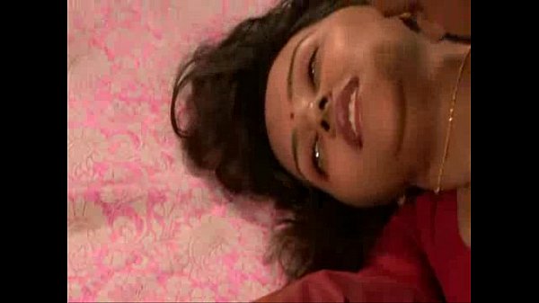 Tamil hottie Shanthi’s steamy bedroom scene