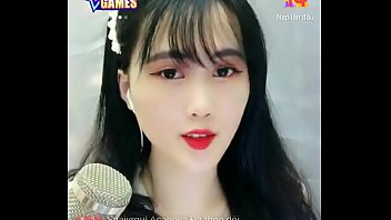 Asian Babe’s Wild Live Stream on Uplive