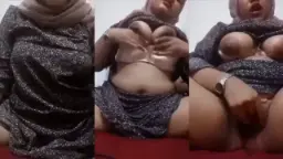 Janda Berjilbab Tersingkap Tiba-Tiba, Menggoda dengan Masturbasi Panas