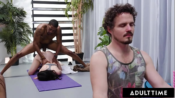 Jane Wilde Gets a Stealthy Classroom Fuck from a Well-Hung Yoga Teacher