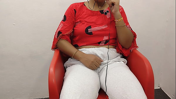 Tamil hottie gets wild on webcam, fingering her tight pussy live