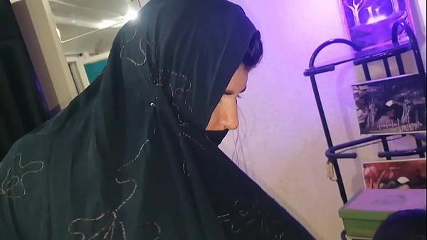 Desi Hindi refugee pays for asylum with tantric massage and hardcore sex at El Toro De Oro