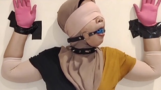 Terikat Dalam Kain, Menggoda Di Balik Kerudung