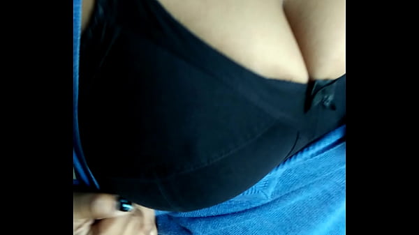 Desi Bombshell Flaunting Her Luscious Tits