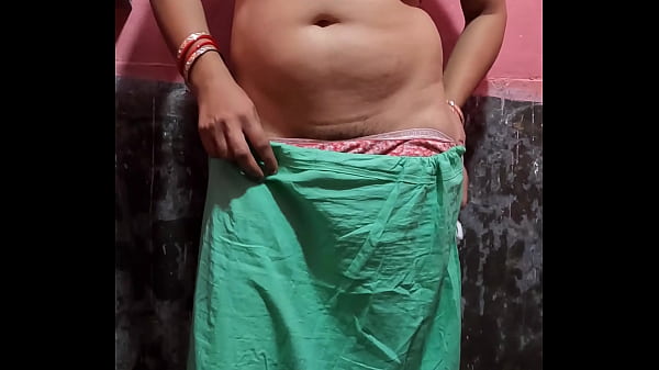 Desi Bhabhi Trims Her Wet Cunt
