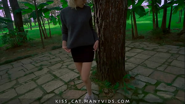 4k Public Agent Babe Flashes Her Tits And Gets A Close-up Pussy Shot In Central Park