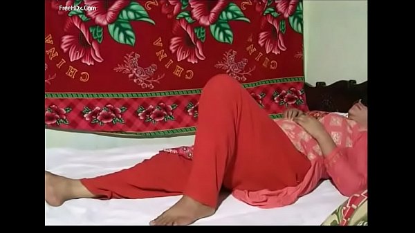 Curvy Indian Bhabhi’s Bare Backside Taken Hard