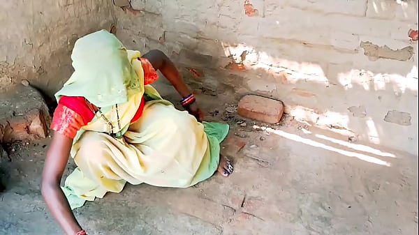 Desi Bombshell In A Sheer Sari Takes A Massive Hard Cock Deep In Her Ass – Real Village Wife In Sexy Dress Gets Full Anal Pounding In Hindi Web Series
