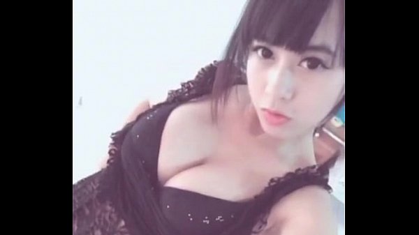 Hot Chinese Babe Shaking It