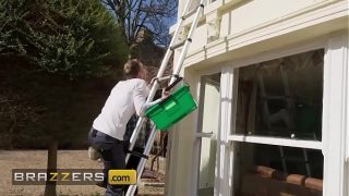 Sultry Homeowner Kayla Wild Swaps Her Cash Tip For A Double Penetration From Window Cleaners
