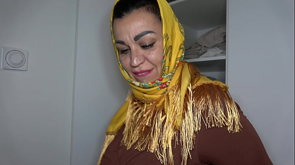 Arab Stepmom’s Curves Unveiled In Secret Rendezvous