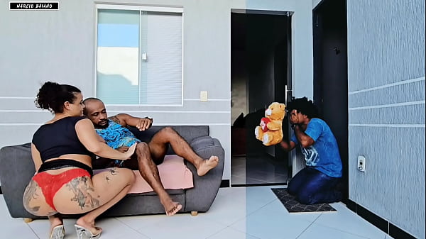 Traída No Dia Dos Namorados: Enquanto O Bobo Trazia Flores, Eu Recebia O Irmão Dele