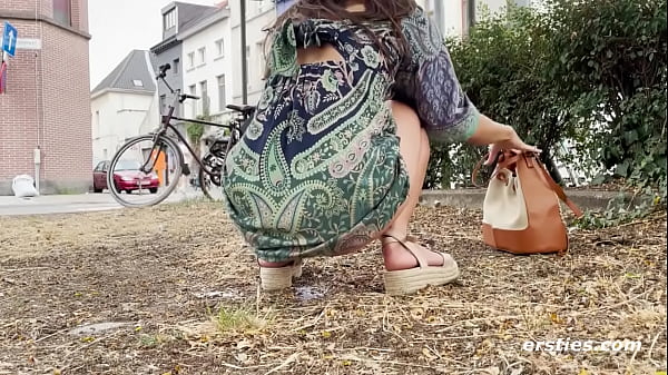 Exhibitionist Ana’s Risqué Public Pleasure