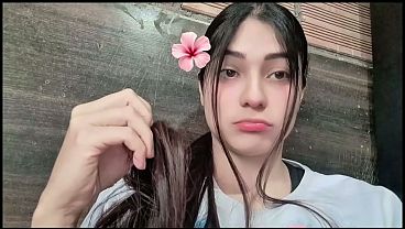 Joven Exuberante Brincando Con Sus Voluptuosas Curvas Al Aire