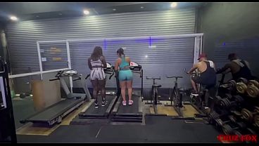 Gêmeas Da Malhação Suando A Camisa No Ferro