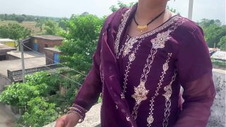 Bhojpuri Desi Bhabhi Ne Apni Gili Chut Aur Jawani Ka Maza Diya, Hindi Audio Mein