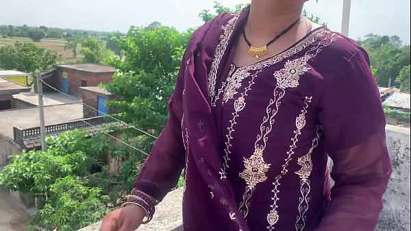Bhojpuri Desi Bhabhi Ne Apni Gili Chut Aur Jawani Ka Maza Diya, Hindi Audio Mein