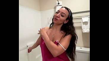 Sasha’s Sensual Shower: A Steamy Arabic Solo