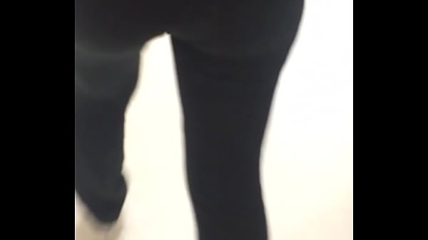 Curvaceous Latina Beauty In Form-fitting Leggings
