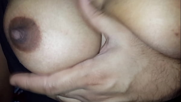 New Delhi Ki Priya Bhabhi Ke Bade Chuchche, Pati Ne Daba Diye