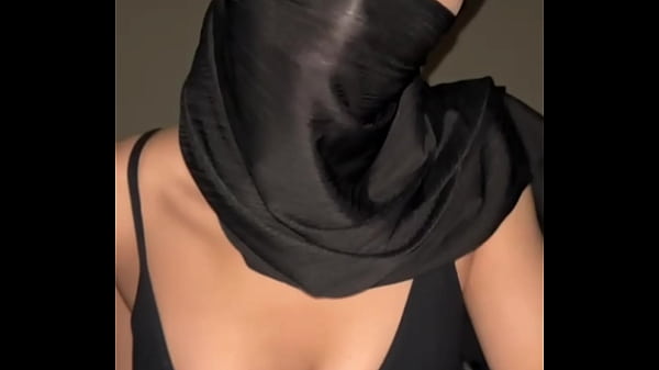 Watch Me Bounce In My Hijab, Arab Curves You Can’t Resist