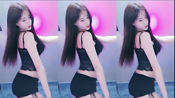 Nữ Vũ Công Trung Hoa Quyến Rũ Trong Bộ áo Ren đen