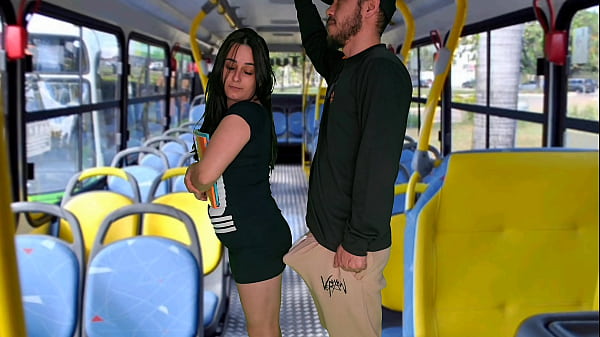 Estudante Sendo Encoxada No Busão, Tesão No Meio Da Galera!