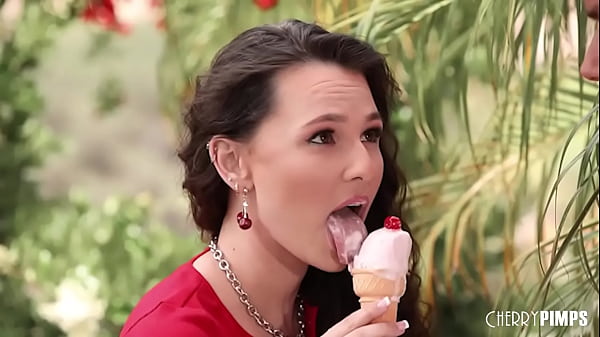 Liz Jordan’s Sweet Treats: A Creamy Outdoor Feast With Codey Steele