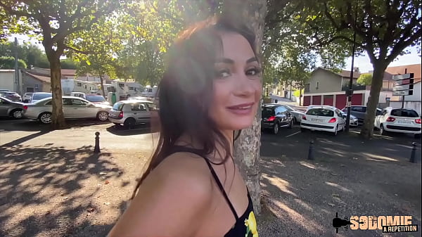 Valentina, L’italienne Envoûtante, Dévoile Son Art De La Pénétration Anale