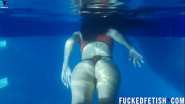 Helen Star’s Wet Mask Tease In The Pool