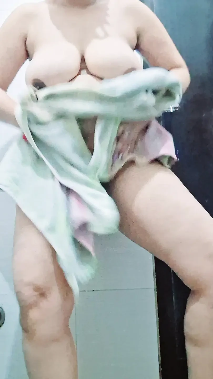 Pakistani Girl Found On Live Cam In Bathroom