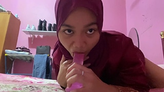 Clara Latihan Ngewe Pake Dildo Biar Makin Jago