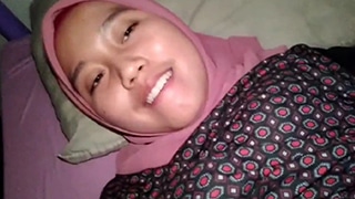 Mahasiswi Berhijab Ngerasain Nikmatnya Dicolek Pacar Sampai Merem Melek
