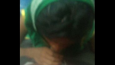 देसी आंटी भिखारी लोकल ट्रेन में चुदाई का मजा