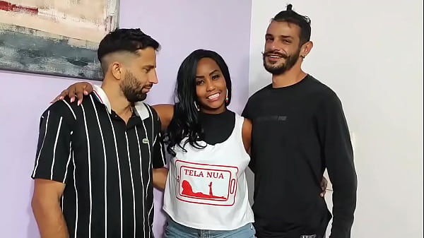 Bella Índia, A Morena De Curvas Queimadas Que Faz Qualquer Um Perder A Linha, Com Aquele Rebolado Que é Pura Tentação E Olhar De Fogo Que Promete Noites De Pecado.