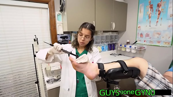 Perverted Foot Freaks Mi Monroe & Aria Nicole Exploit Helpless Guys’ Bare Soles @guysgonegyno – Reup