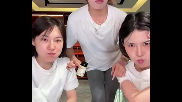 Con Lùn ở Trung Quốc – Những Chàng Trai Nhỏ Nhắn Nhưng đầy Cuốn Hút