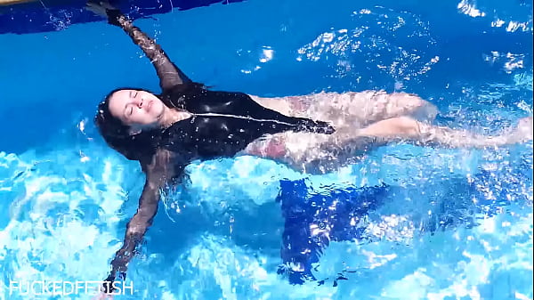 Latex Body Underwater, Jessica Bunny Dripping Wet And Ready
