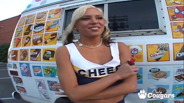 Cheerleader Kacey Jordan Wraps Her Thick, Juicy Lips Around The Cream Man’s Hard Cock