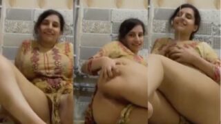 Big Ass Pakistani Naked Girl Spreading Her Asshole Wide Open Under The Shower Stream