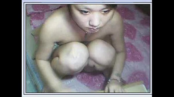 Petite Chinese Girl Opening Wide On Live Cam