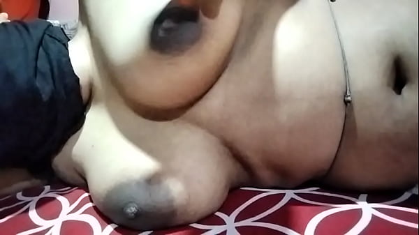 Hot Mallu Indian Bhabh Teasing In Desi Saree, Curves Begging For Touch