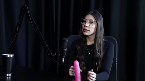 Nunca Soltou A Rédea Pra Família, A Mãe Odeia Transar, O Contraste Do Garganta Profunda – Melina Khalifa (assiste: Sheer/red)