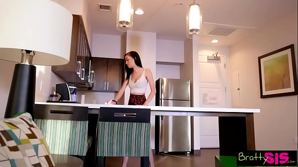 Bratty Step Sis Gets It Slipped In, Now She’s Begging For More – S9:e4